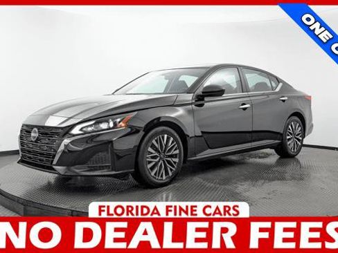 Used 2025 Nissan Altima 2.5 SV FWD image 1