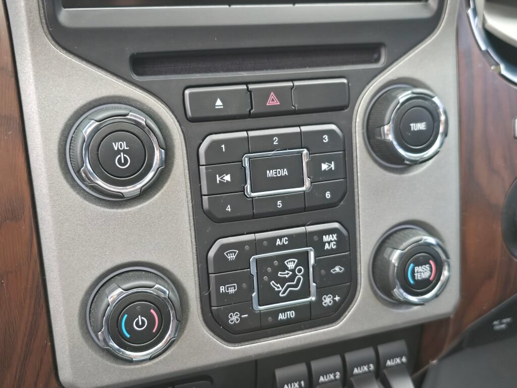 Used 2016 Ford F350 Lariat w/ Lariat Ultimate Package AWD/4WD image 24