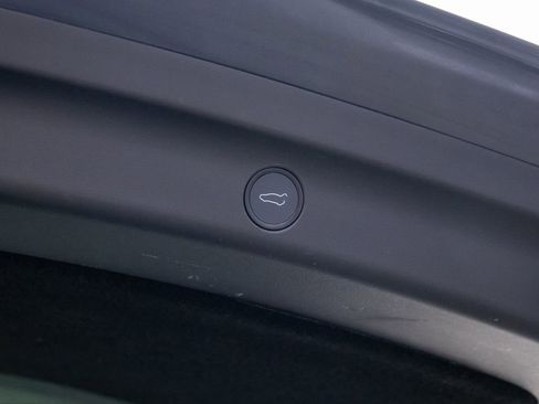 Used 2020 Tesla Model Y Long Range image 32