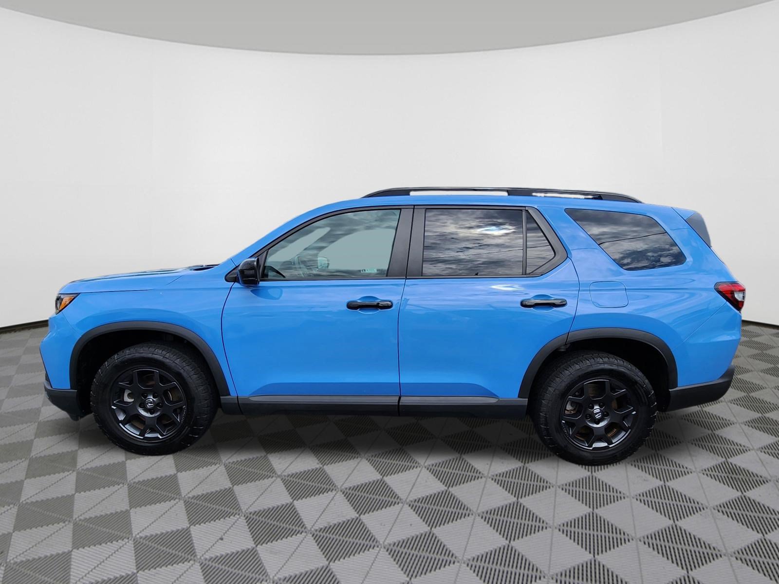 Certified 2025 Honda Pilot TrailSport image 5