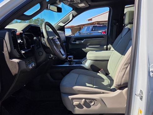 New 2026 GMC Sierra 1500 SLT image 3