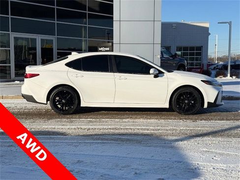 Used 2025 Toyota Camry LE image 2