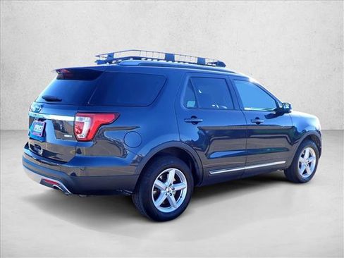 Used 2017 Ford Explorer XLT w/ Equipment Group 202A image 4