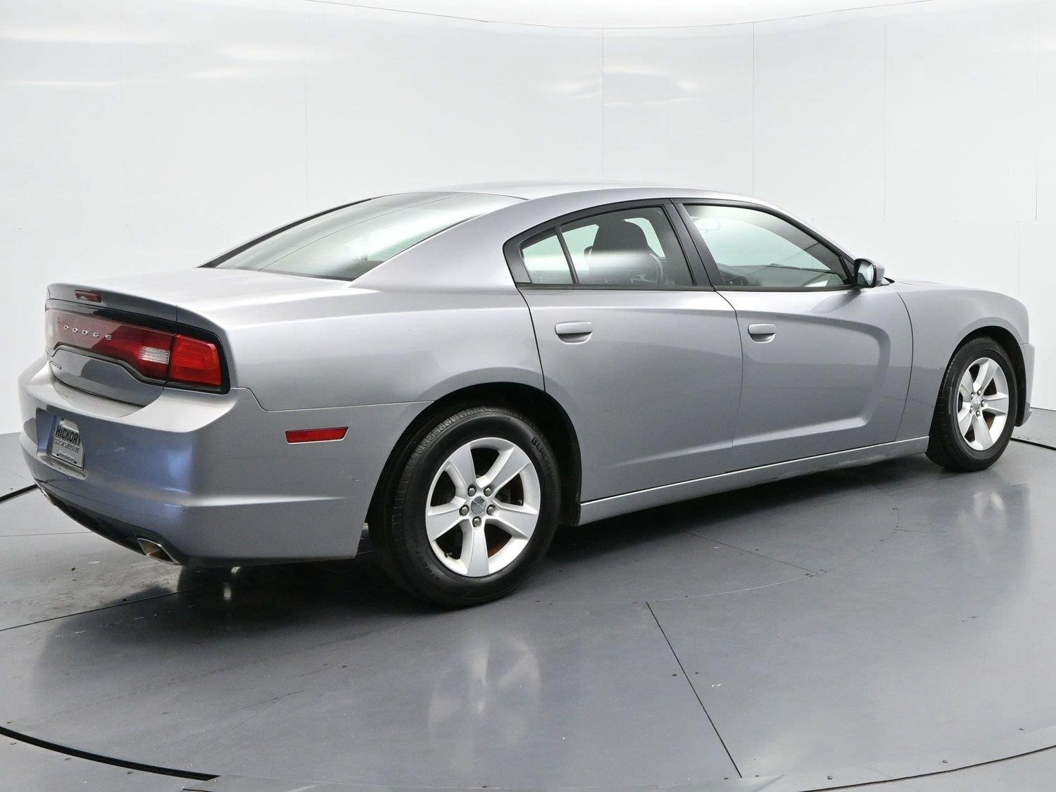 Used 2013 Dodge Charger SE RWD image 7