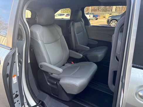 Used 2023 Toyota Sienna XLE image 46