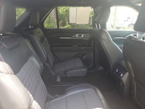 Certified 2025 Ford Explorer ST-Line AWD/4WD image 17