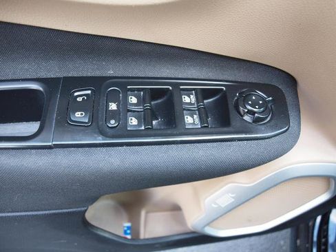 Used 2015 Jeep Renegade Latitude image 8