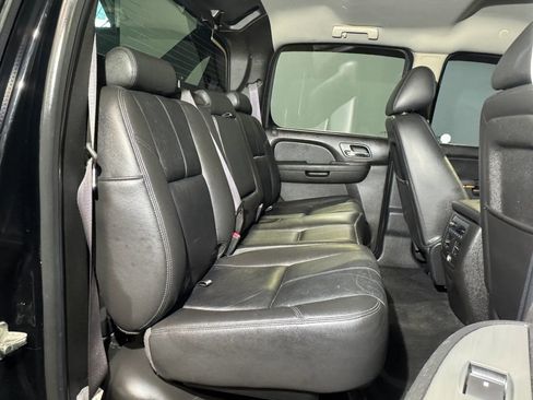 Used 2013 Chevrolet Avalanche LT w/ Suspension Package, Off-Road AWD/4WD image 25