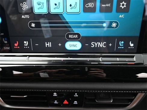 Used 2024 Volkswagen Atlas SE image 17