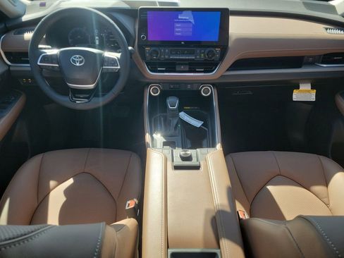 New 2026 Toyota Grand Highlander Platinum image 13