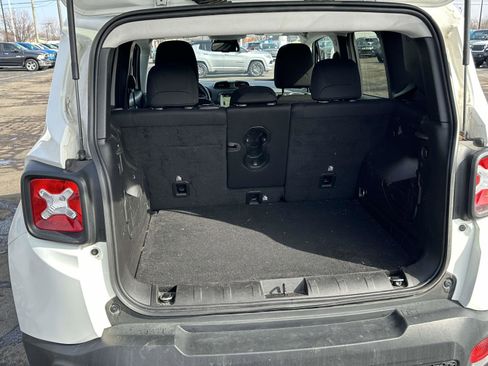 Used 2022 Jeep Renegade Latitude w/ Convenience Group image 11