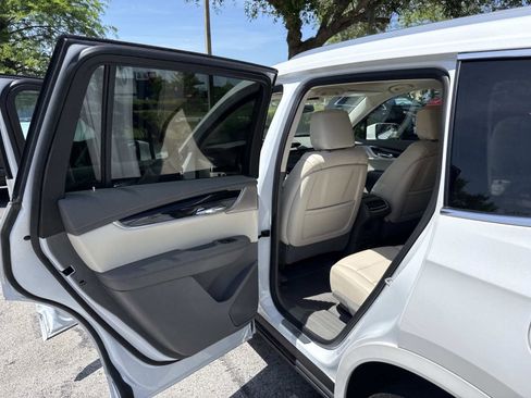 Certified 2025 Cadillac XT6 Premium Luxury w/ LPO, Floor Liner Package AWD/4WD image 14