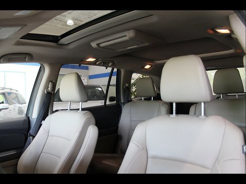 Used 2016 Honda Pilot Elite image 14