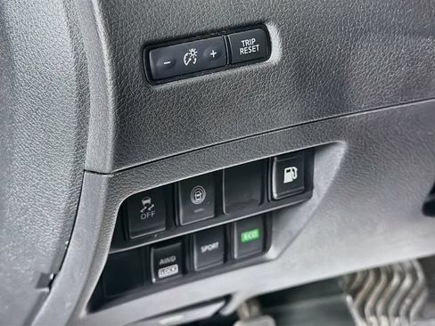 Used 2019 Nissan Rogue SV AWD/4WD image 10