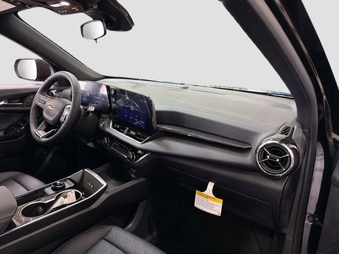 New 2026 Chevrolet Equinox LT w/ Convenience Package II image 31