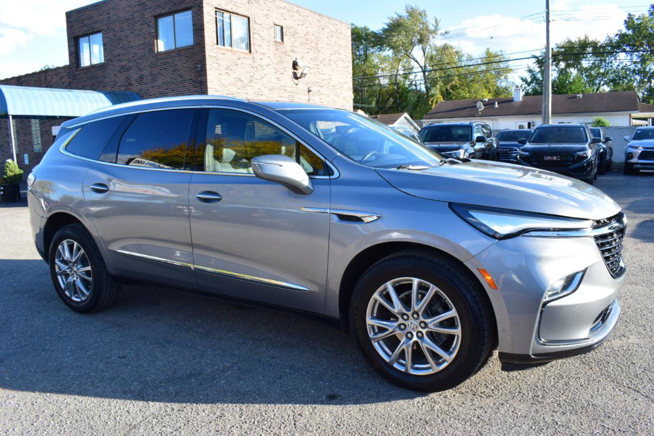 Used 2024 Buick Enclave Essence w/ Experience Buick Package FWD image 4