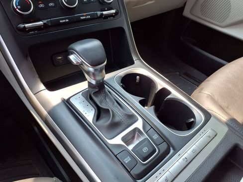 Used 2024 Kia Carnival LX FWD image 8