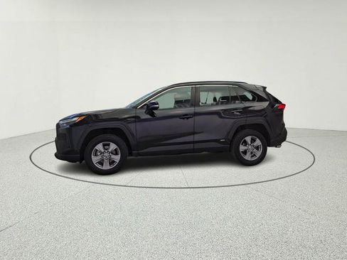 Used 2022 Toyota RAV4 XLE w/ Convenience Package image 4