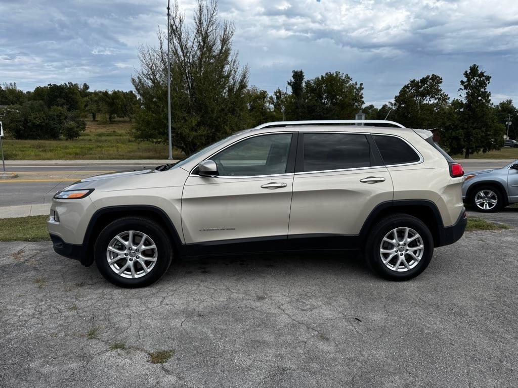 Used 2015 Jeep Cherokee Latitude w/ Cold Weather Group AWD/4WD image 5