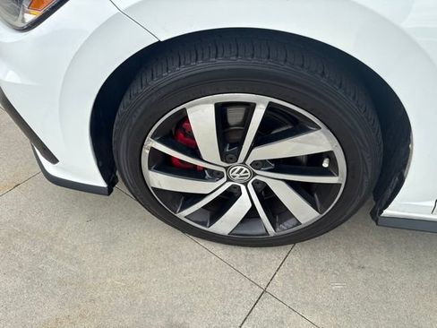 Used 2020 Volkswagen Jetta GLI FWD image 11