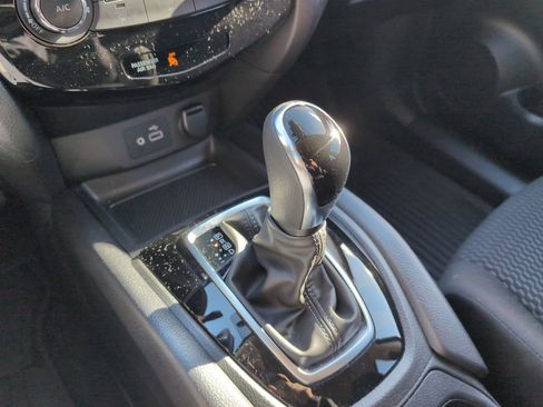 Used 2022 Nissan Rogue Sport S image 22