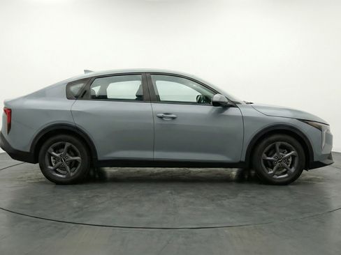 Used 2025 Kia K4 LXS image 11