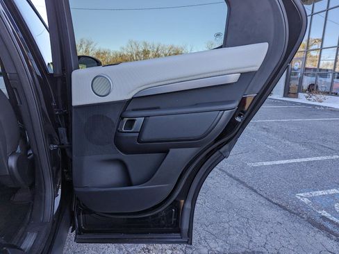 Used 2024 Land Rover Discovery Dynamic SE image 30