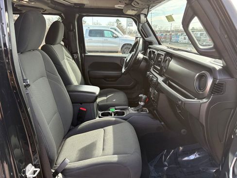Used 2022 Jeep Gladiator Sport AWD/4WD image 15