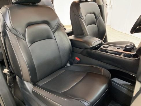 Used 2022 Nissan Pathfinder SL w/ SL Black Package image 27