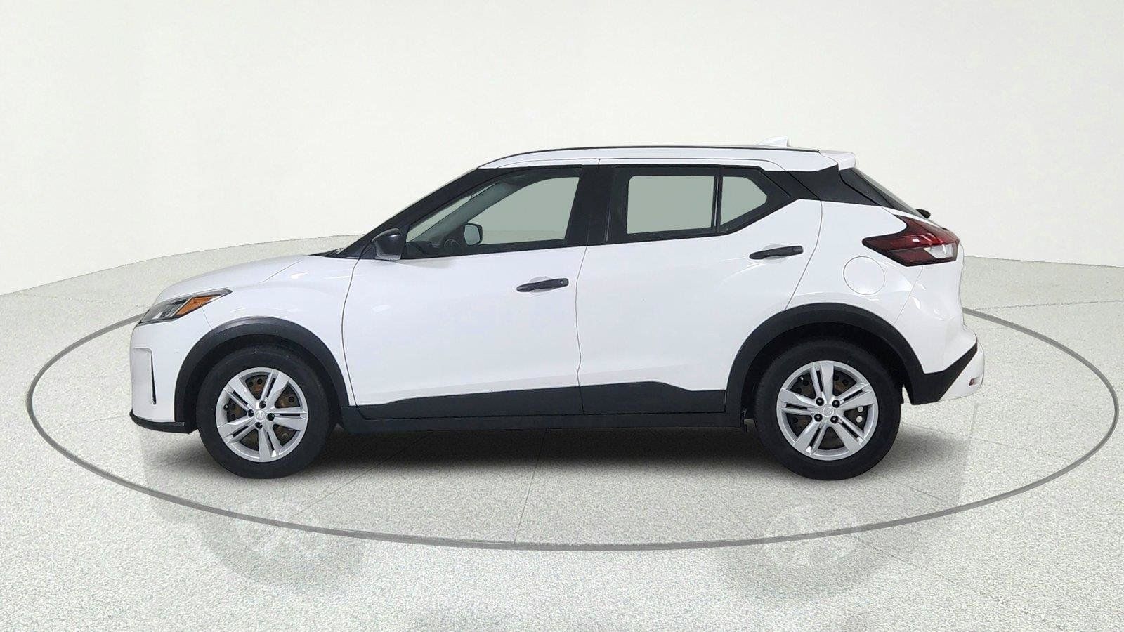 Used 2022 Nissan Kicks S FWD image 3