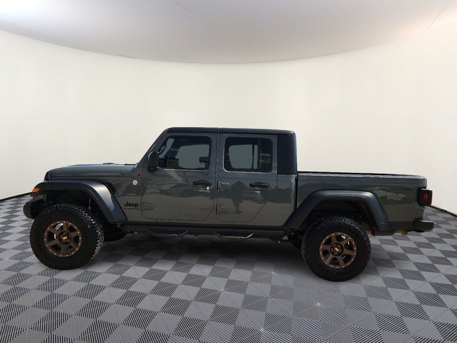 Used 2020 Jeep Gladiator Sport w/ Quick Order Package 24S AWD/4WD image 2