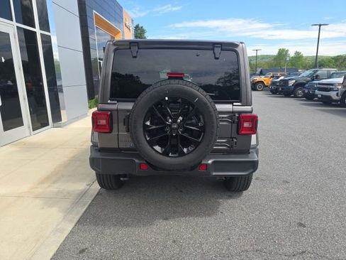 Certified 2025 Jeep Wrangler Unlimited Sahara AWD/4WD image 5