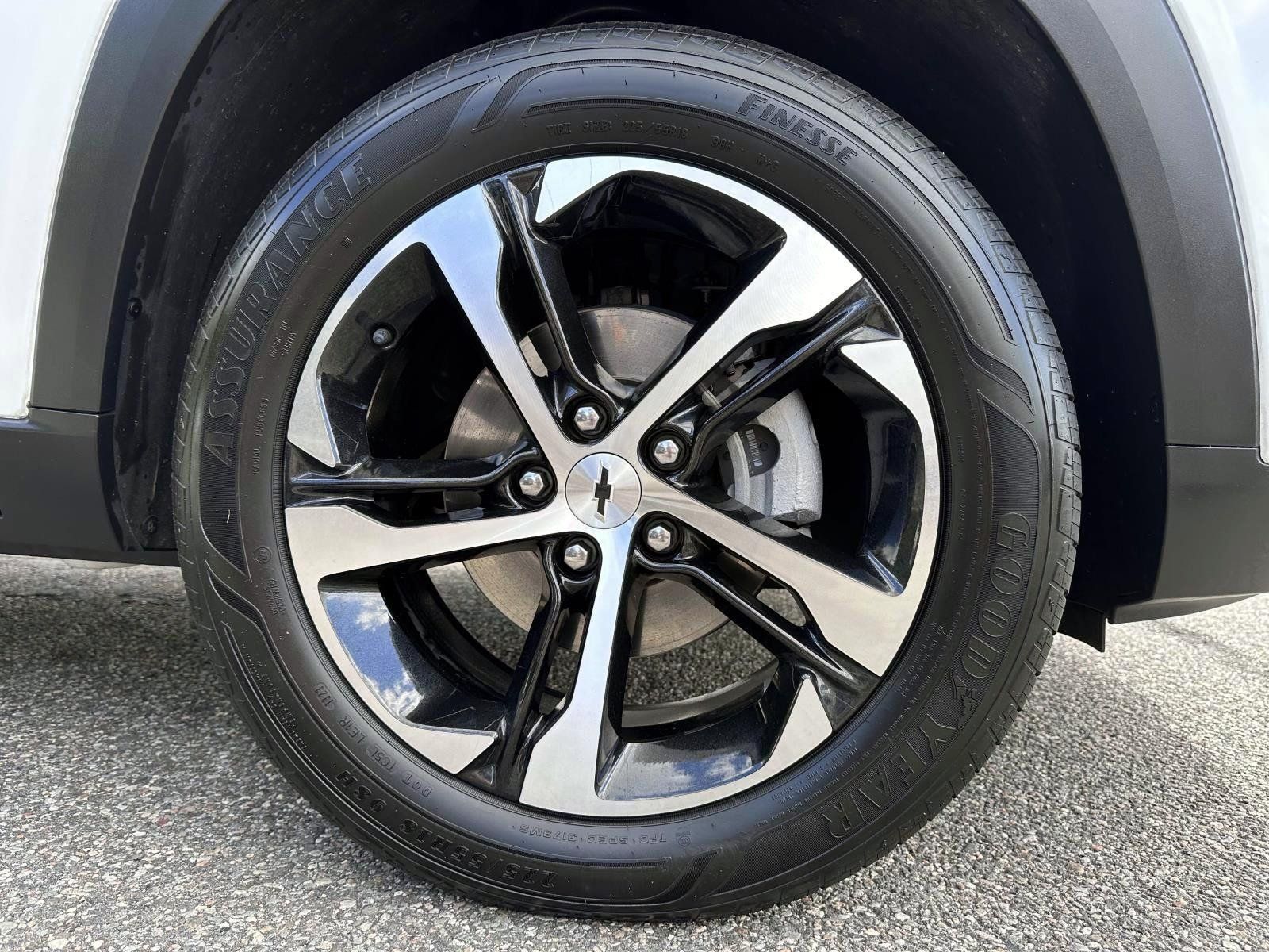 Used 2024 Chevrolet Trax RS w/ Driver Confidence Package FWD image 6