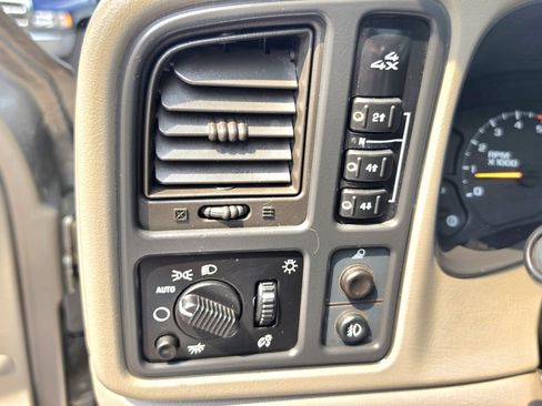 Used 2007 GMC Sierra 2500 SLT w/ Heavy-Duty Power Package AWD/4WD image 13