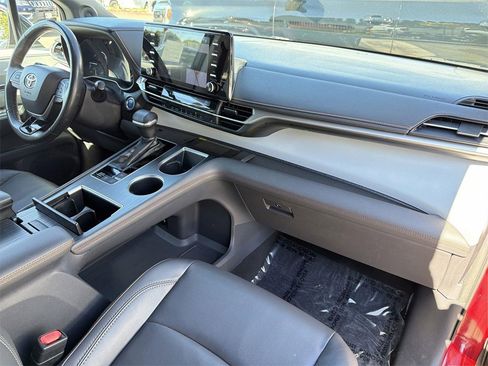 Used 2021 Toyota Sienna XSE w/ XSE Plus Package image 37