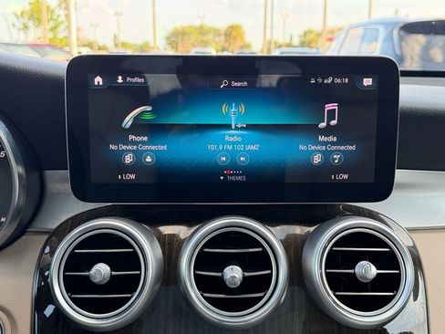 Used 2021 Mercedes-Benz GLC 300 4MATIC image 21