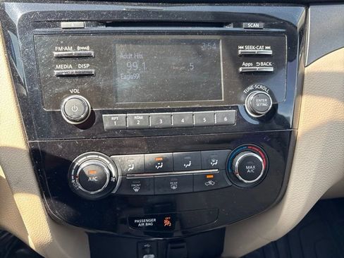 Used 2016 Nissan Rogue S FWD image 13
