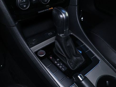 Used 2021 Volkswagen Passat 2.0T SE image 29