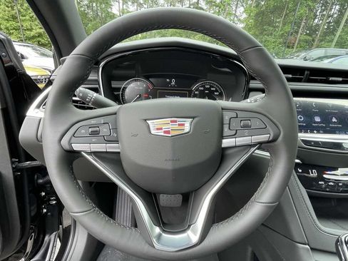New 2025 Cadillac XT6 Luxury image 25