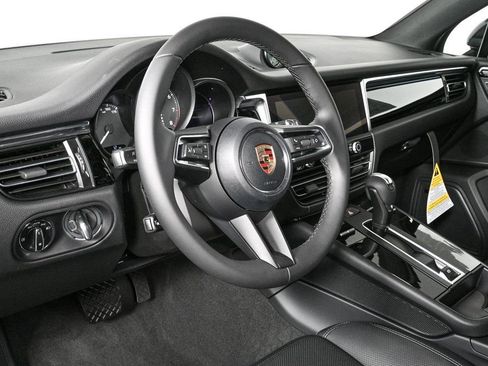 Used 2026 Porsche Macan image 4