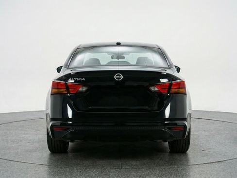 Used 2025 Nissan Altima 2.5 SV image 7