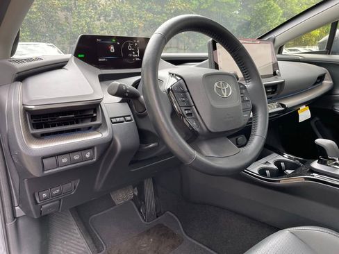 Used 2025 Toyota Prius Limited w/ Limited Premium Package FWD image 9