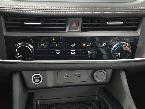 Used 2023 Nissan Rogue S image 18