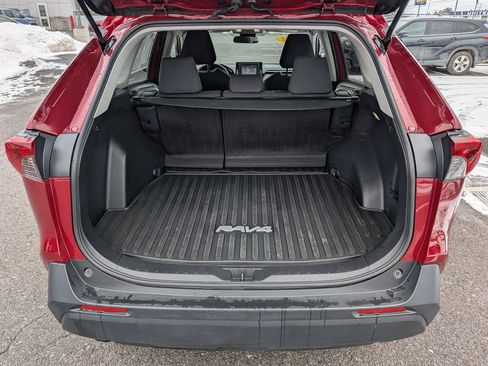 Used 2022 Toyota RAV4 LE image 16