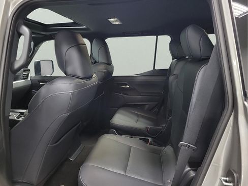 Used 2025 Lexus GX 550 w/ Cold Area Package AWD/4WD image 9