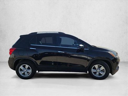 Used 2019 Chevrolet Trax LT w/ LT Convenience Package image 2