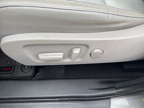 Used 2019 Toyota Highlander Plus AWD/4WD image 15