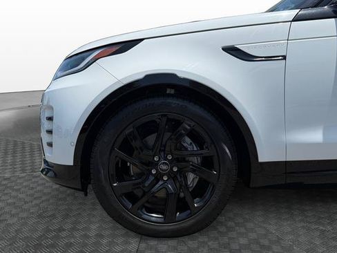 Used 2024 Land Rover Discovery Dynamic SE AWD/4WD image 9
