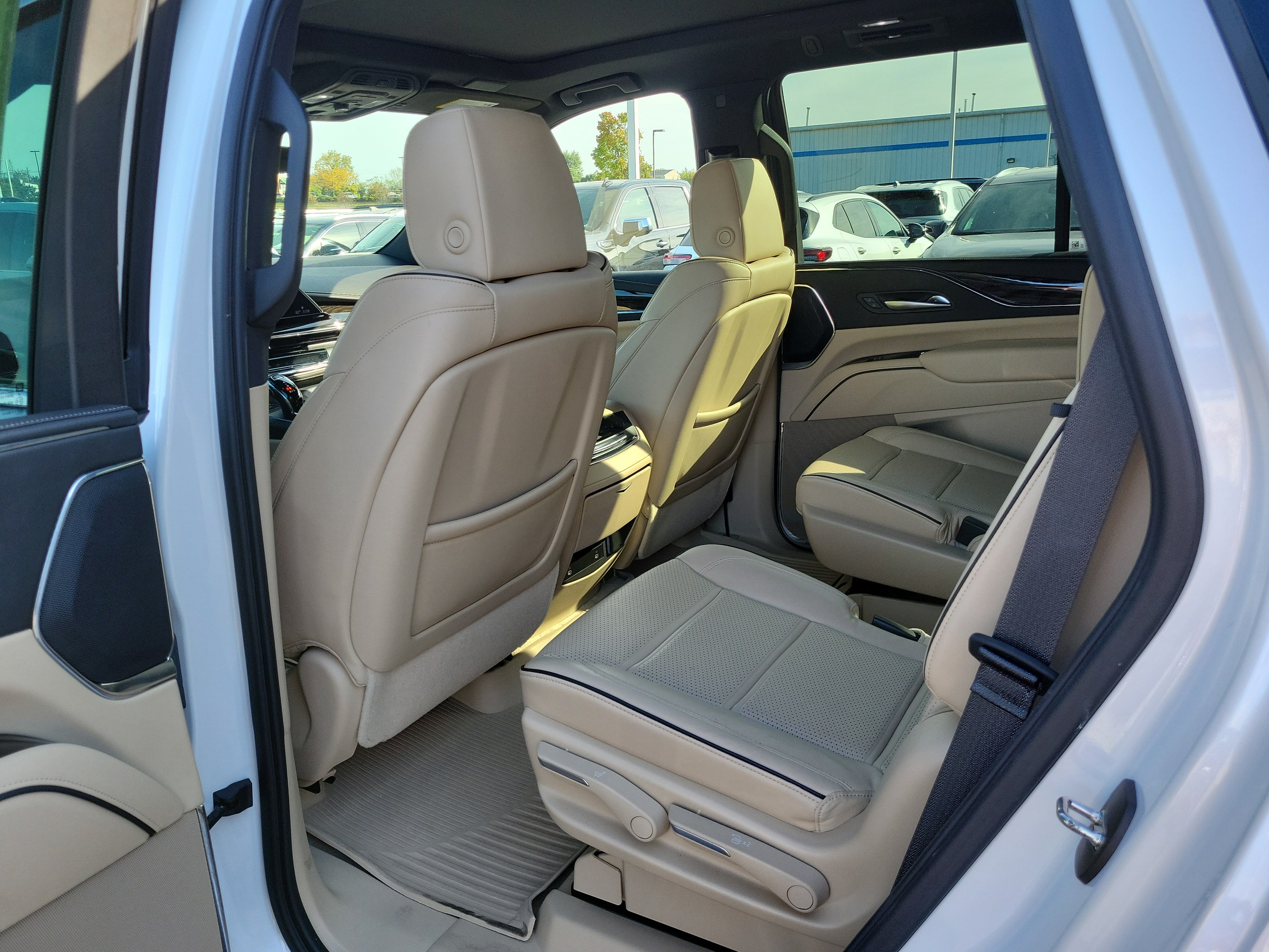 Used 2023 Cadillac Escalade Premium Luxury w/ Performance Package AWD/4WD image 14