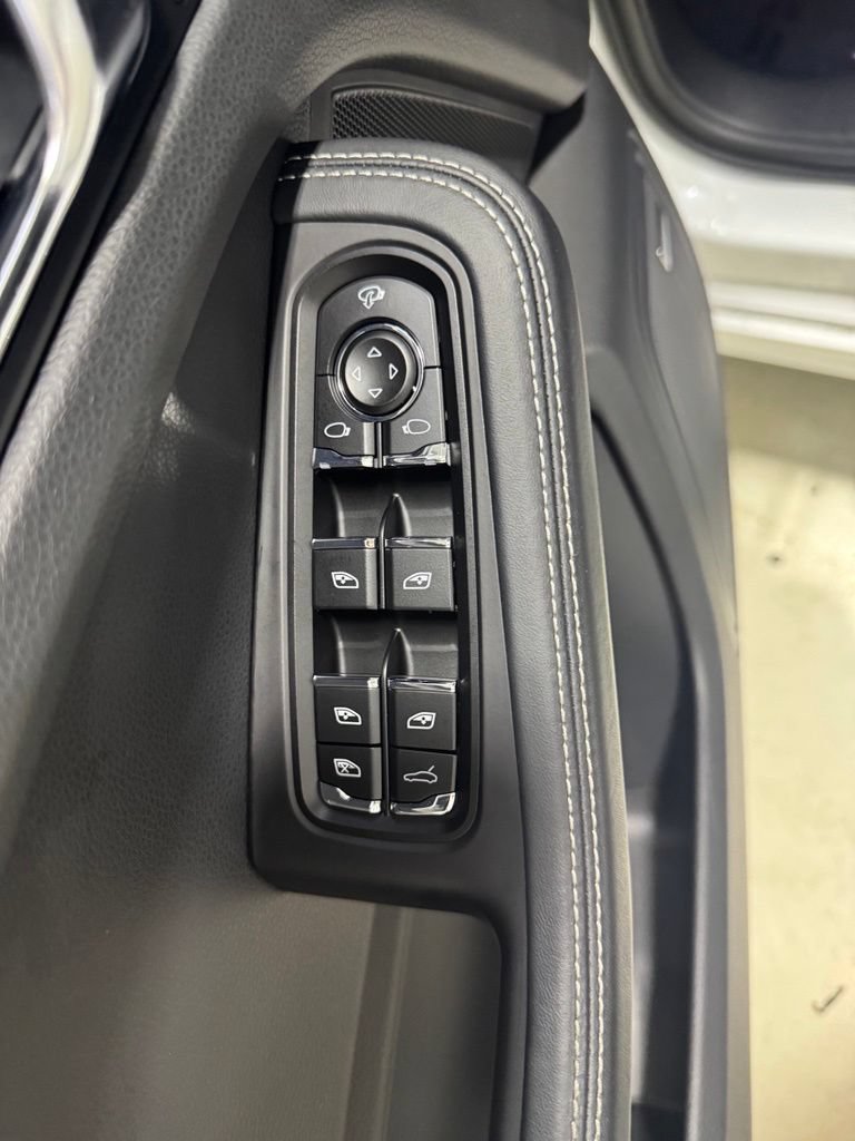 Used 2022 Porsche Macan GTS AWD/4WD image 11